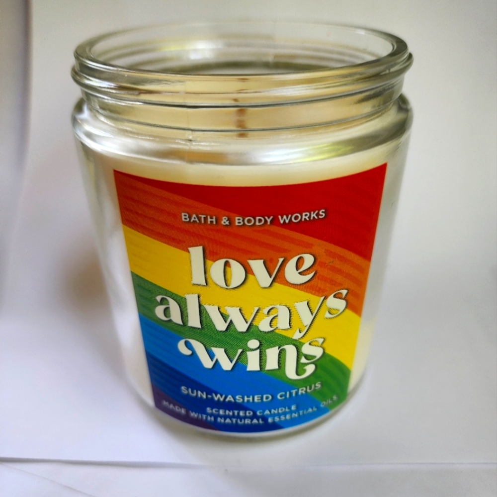 Bath & Body Works Love Always Wins 7 Oz Candle